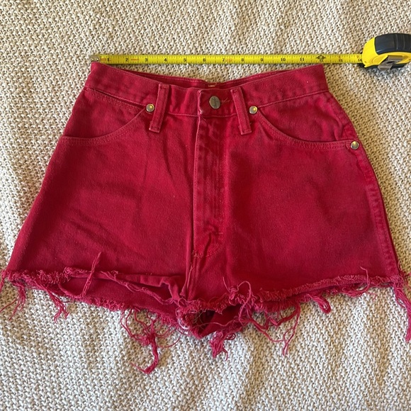 VINTAGE RED WRANGLER DISTRESSED SHORTS - Picture 2 of 5